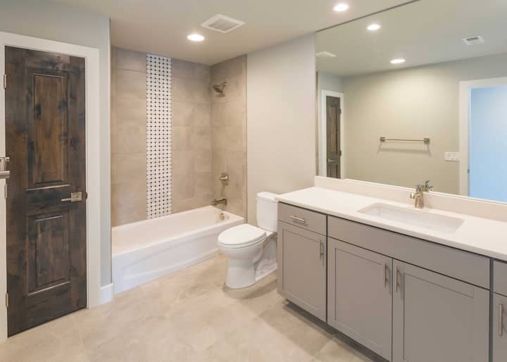 bathroom remodel contractor Aurora, IL